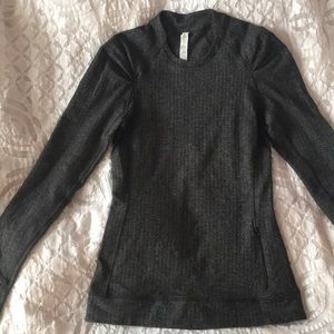 Lululemon long sleeve size 4